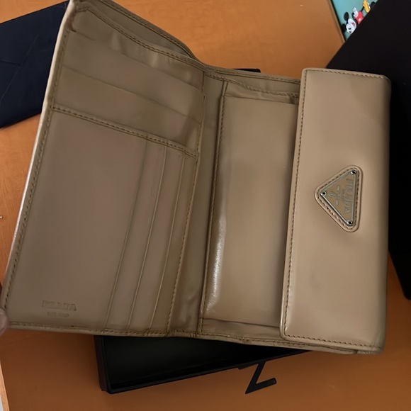 Authentic Prada wallet - Picture 8 of 12